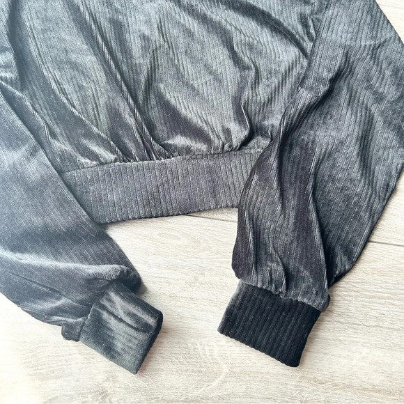 NWT Forever 21 Black Ribbed Velvet Cropped Top - Picture 9 of 14